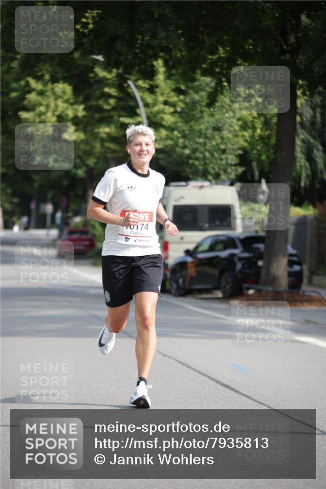 15.06.2025 - REWE Women's Run Jannik Wohlers http://msf.ph/oto/7935813 15.06.2025 08:41:39 Laufen 0174 meine-sportfotos.de