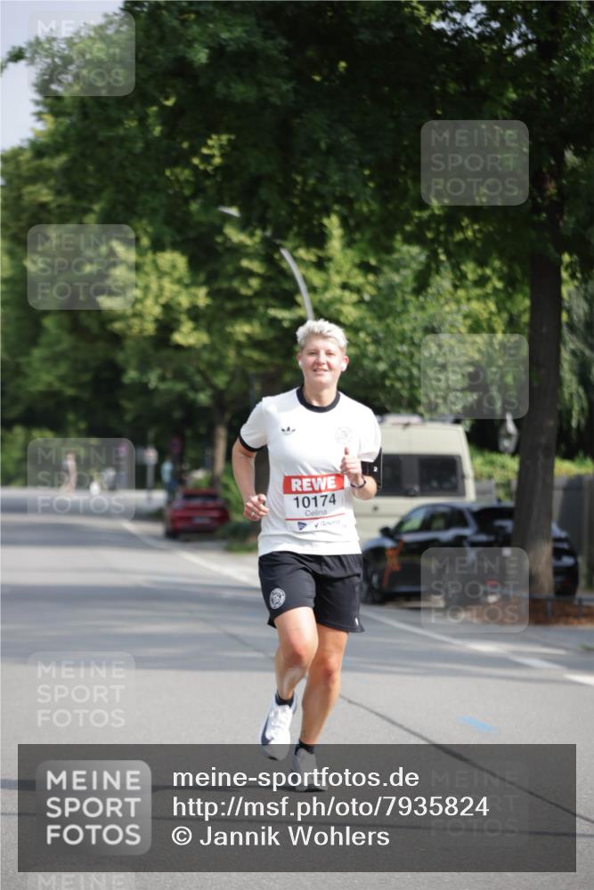 15.06.2025 - REWE Women's Run Jannik Wohlers http://msf.ph/oto/7935824 15.06.2025 08:41:39 Laufen 10174 meine-sportfotos.de