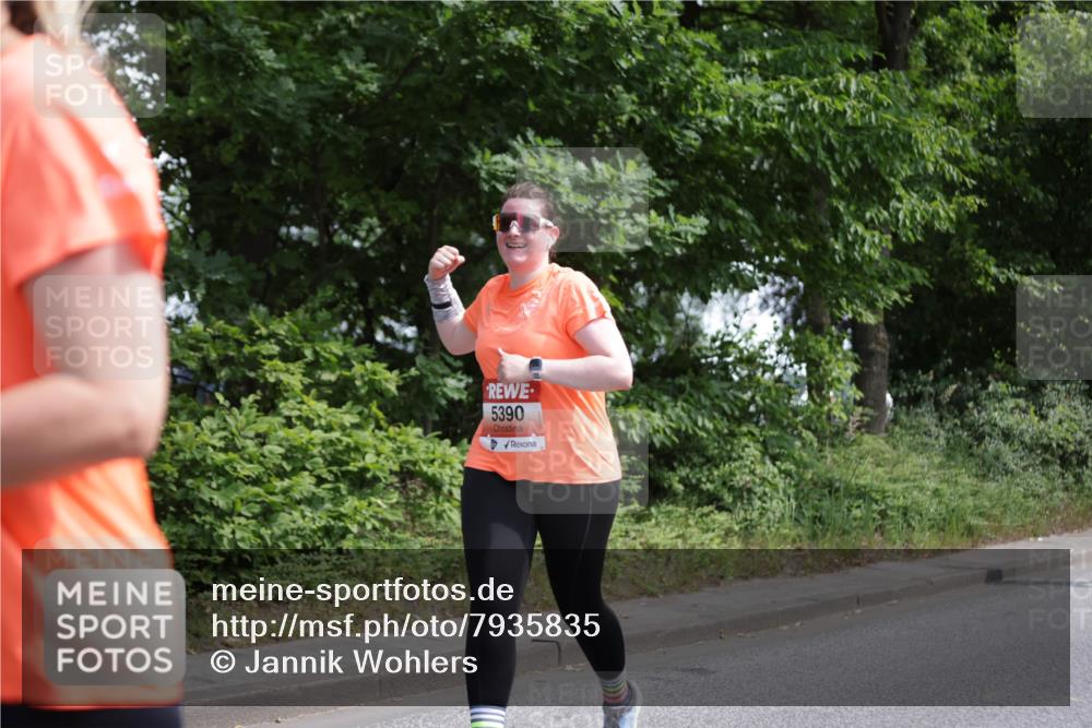 15.06.2025 - REWE Women's Run Jannik Wohlers http://msf.ph/oto/7935835 15.06.2025 10:13:05 Laufen 5390 meine-sportfotos.de