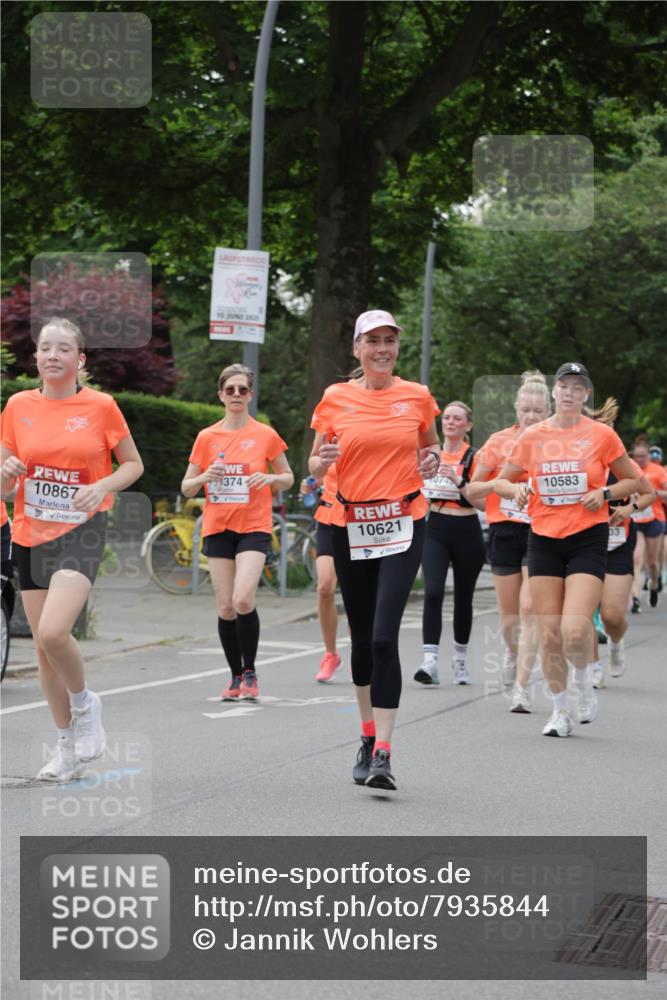 15.06.2025 - REWE Women's Run Jannik Wohlers http://msf.ph/oto/7935844 15.06.2025 08:26:19 Laufen 10867, 2825, 374, 10621, 10583 meine-sportfotos.de