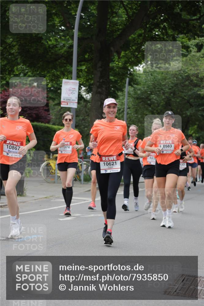 15.06.2025 - REWE Women's Run Jannik Wohlers http://msf.ph/oto/7935850 15.06.2025 08:26:19 Laufen 10867, 15, 2825, 374, 10621, 103, 0583, 133 meine-sportfotos.de