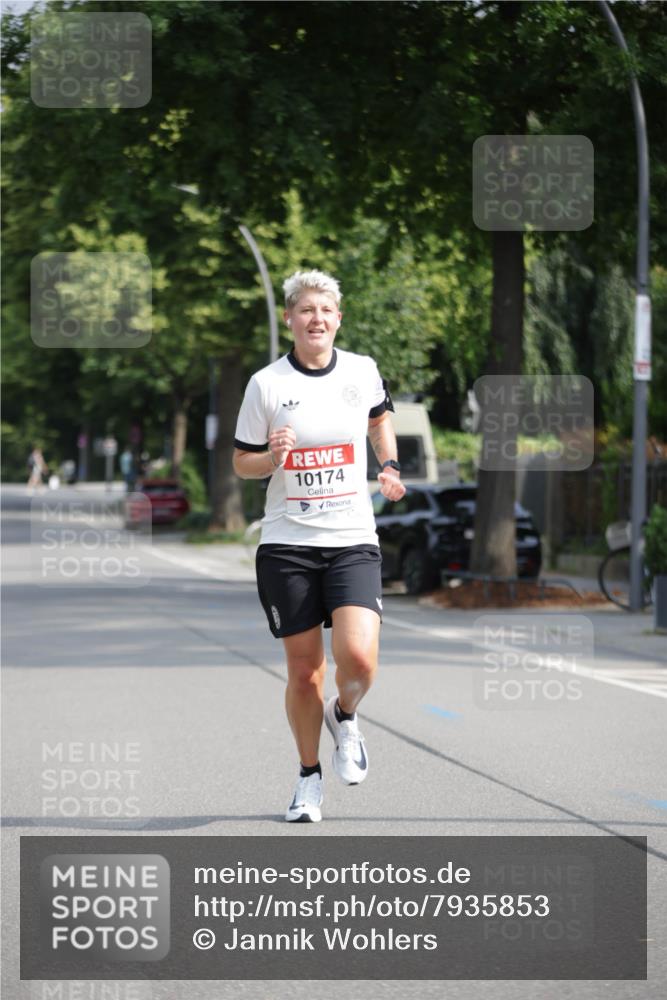 15.06.2025 - REWE Women's Run Jannik Wohlers http://msf.ph/oto/7935853 15.06.2025 08:41:39 Laufen 10174 meine-sportfotos.de