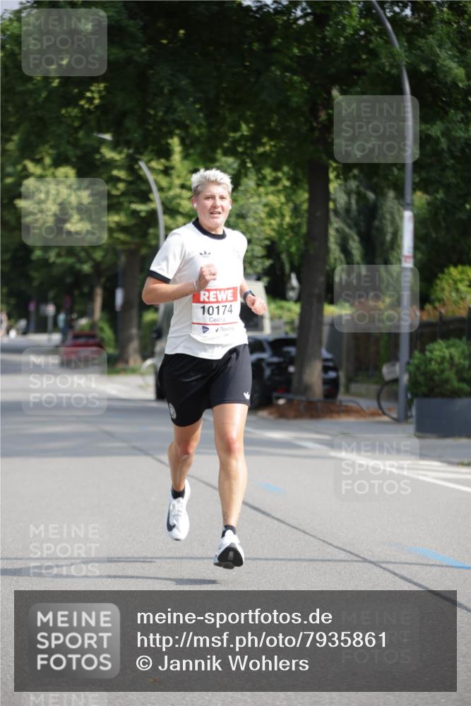 15.06.2025 - REWE Women's Run Jannik Wohlers http://msf.ph/oto/7935861 15.06.2025 08:41:39 Laufen 10174 meine-sportfotos.de