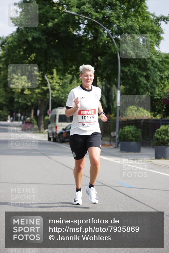 15.06.2025 - REWE Women's Run Jannik Wohlers http://msf.ph/oto/7935869 15.06.2025 08:41:40 Laufen 10174 meine-sportfotos.de