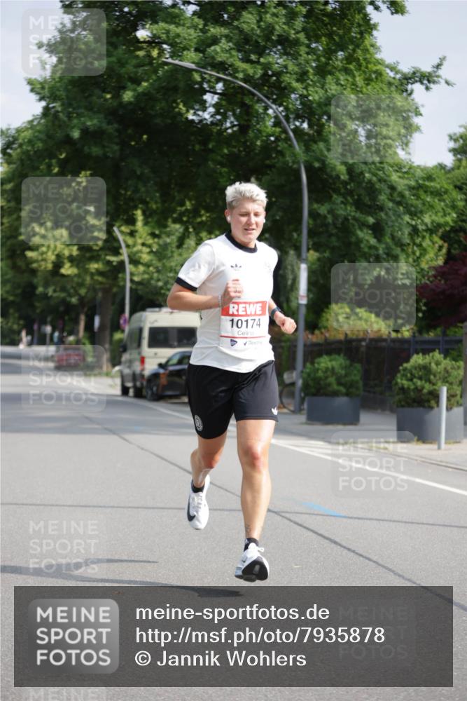 15.06.2025 - REWE Women's Run Jannik Wohlers http://msf.ph/oto/7935878 15.06.2025 08:41:40 Laufen 7, 10174 meine-sportfotos.de