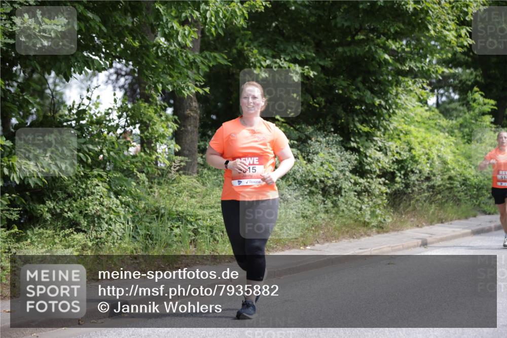 15.06.2025 - REWE Women's Run Jannik Wohlers http://msf.ph/oto/7935882 15.06.2025 10:13:07 Laufen 15, 513 meine-sportfotos.de