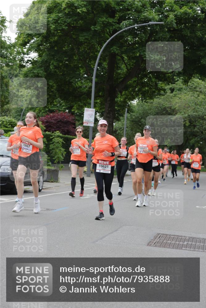15.06.2025 - REWE Women's Run Jannik Wohlers http://msf.ph/oto/7935888 15.06.2025 08:26:19 Laufen 107, 10867, 10374, 10621, 10593, 743, 10, 10339, 0133 meine-sportfotos.de