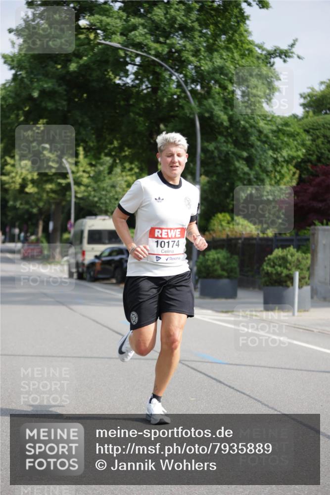 15.06.2025 - REWE Women's Run Jannik Wohlers http://msf.ph/oto/7935889 15.06.2025 08:41:40 Laufen 10174 meine-sportfotos.de