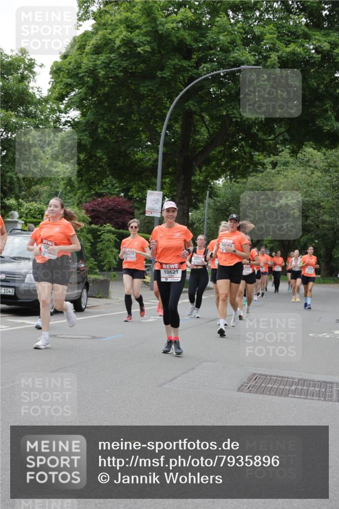 15.06.2025 - REWE Women's Run Jannik Wohlers http://msf.ph/oto/7935896 15.06.2025 08:26:20 Laufen 1043, 108, 0374, 10621, 10742, 10583, 0133 meine-sportfotos.de