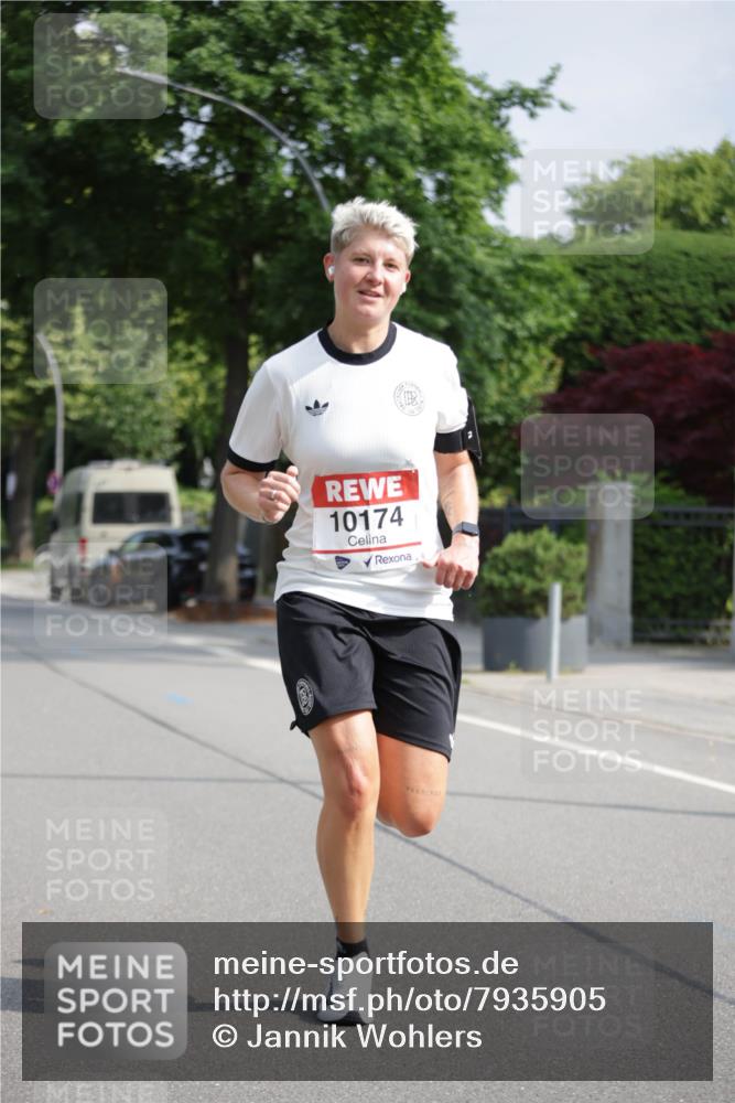 15.06.2025 - REWE Women's Run Jannik Wohlers http://msf.ph/oto/7935905 15.06.2025 08:41:41 Laufen 10174 meine-sportfotos.de