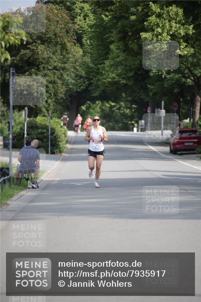 15.06.2025 - REWE Women's Run Jannik Wohlers http://msf.ph/oto/7935917 15.06.2025 08:42:17 Laufen 10848 meine-sportfotos.de