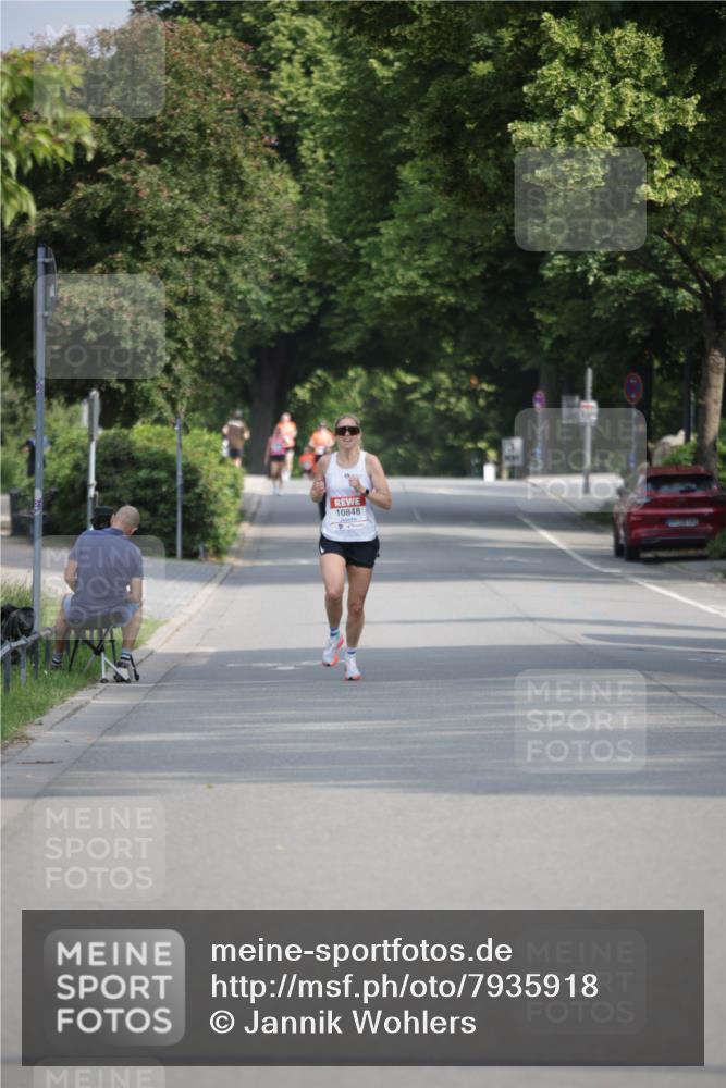 15.06.2025 - REWE Women's Run Jannik Wohlers http://msf.ph/oto/7935918 15.06.2025 08:42:17 Laufen 10848 meine-sportfotos.de