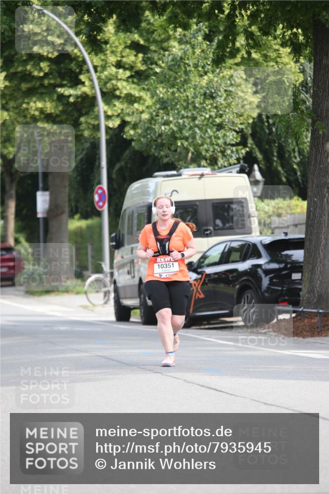 15.06.2025 - REWE Women's Run Jannik Wohlers http://msf.ph/oto/7935945 15.06.2025 09:53:41 Laufen 10351 meine-sportfotos.de