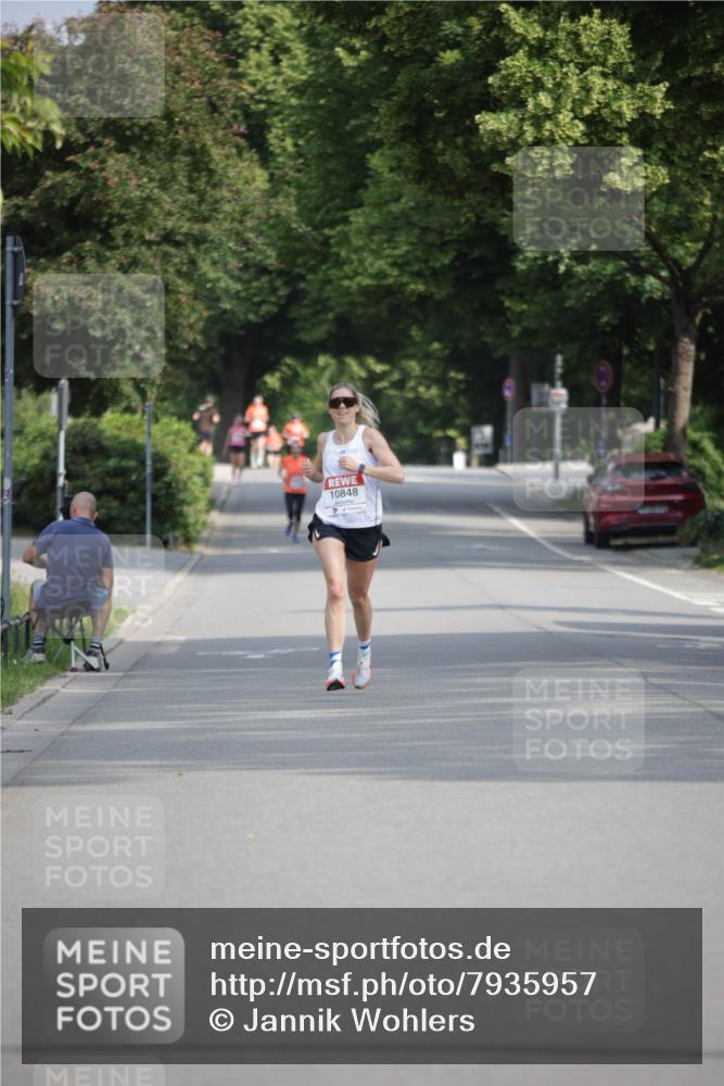 15.06.2025 - REWE Women's Run Jannik Wohlers http://msf.ph/oto/7935957 15.06.2025 08:42:19 Laufen 10848 meine-sportfotos.de