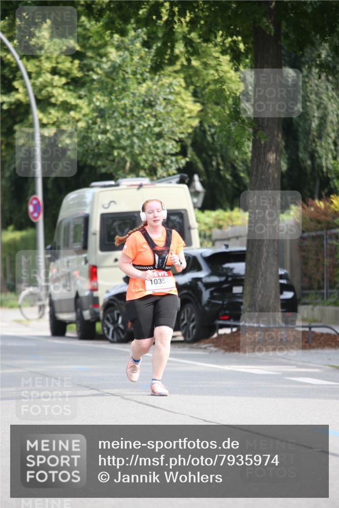 15.06.2025 - REWE Women's Run Jannik Wohlers http://msf.ph/oto/7935974 15.06.2025 09:53:43 Laufen 10351 meine-sportfotos.de