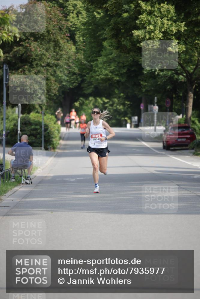 15.06.2025 - REWE Women's Run Jannik Wohlers http://msf.ph/oto/7935977 15.06.2025 08:42:19 Laufen 10848 meine-sportfotos.de