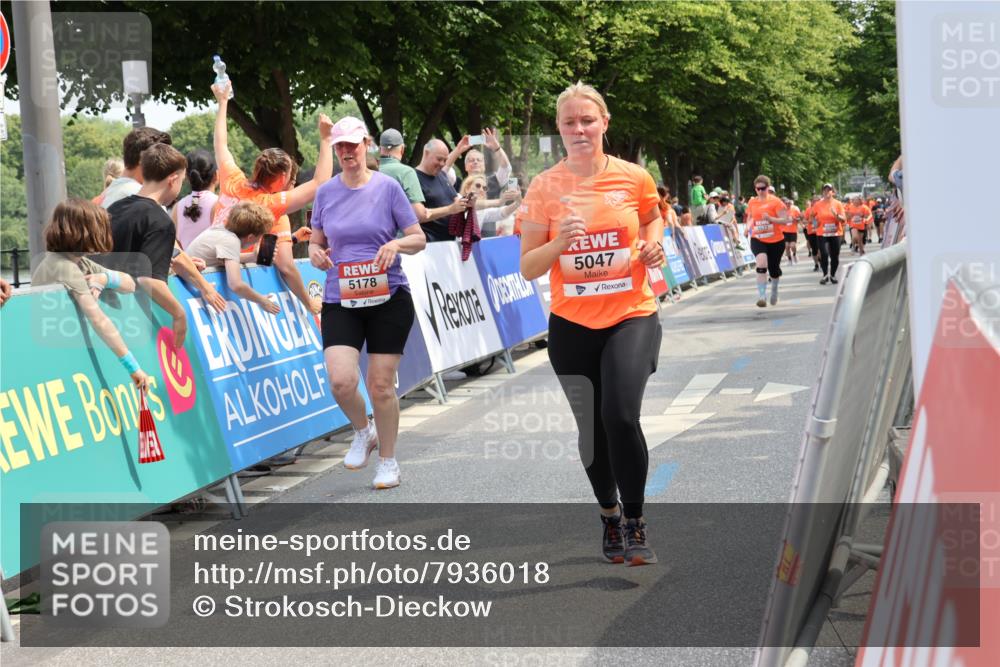 15.06.2025 - REWE Women's Run Strokosch-Dieckow http://msf.ph/oto/7936018 15.06.2025 11:09:09 Ziel 5039, 5040, 5041, 5047, 5048, 5178, 5396, 5470, 5521, 5577 meine-sportfotos.de