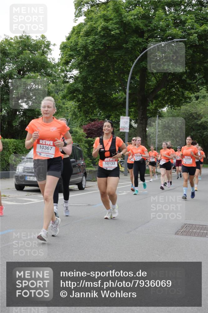 15.06.2025 - REWE Women's Run Jannik Wohlers http://msf.ph/oto/7936069 15.06.2025 08:26:23 Laufen 10367, 10133, 10536, 10339 meine-sportfotos.de