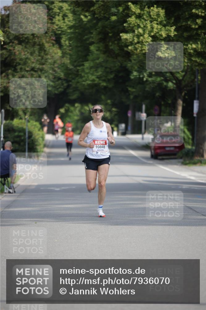 15.06.2025 - REWE Women's Run Jannik Wohlers http://msf.ph/oto/7936070 15.06.2025 08:42:21 Laufen 10848 meine-sportfotos.de