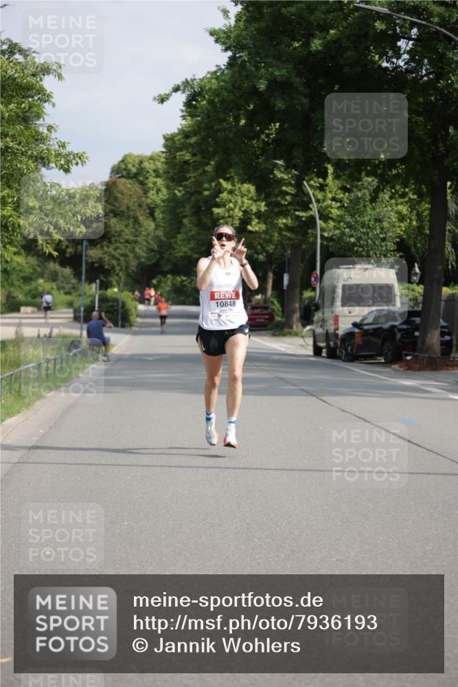 15.06.2025 - REWE Women's Run Jannik Wohlers http://msf.ph/oto/7936193 15.06.2025 08:42:24 Laufen 30, 10848 meine-sportfotos.de