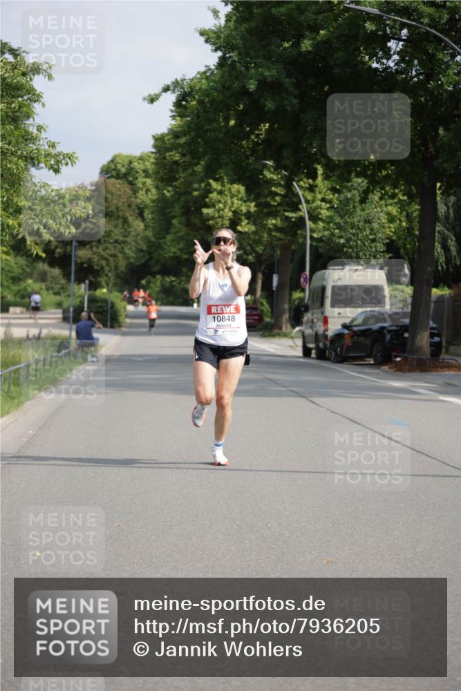 15.06.2025 - REWE Women's Run Jannik Wohlers http://msf.ph/oto/7936205 15.06.2025 08:42:25 Laufen 10848 meine-sportfotos.de