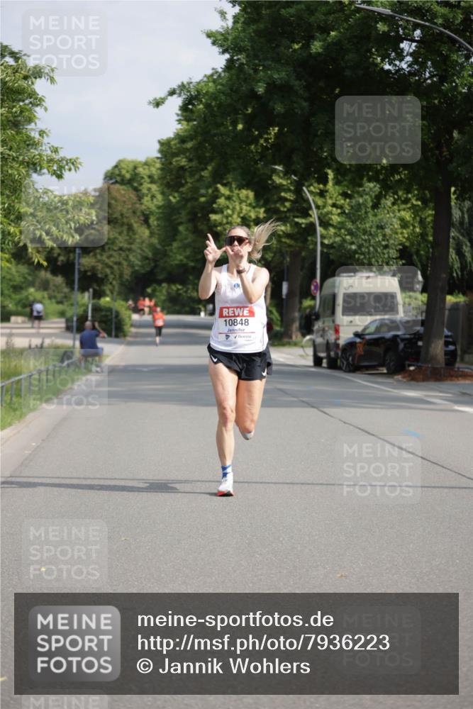 15.06.2025 - REWE Women's Run Jannik Wohlers http://msf.ph/oto/7936223 15.06.2025 08:42:25 Laufen 10848 meine-sportfotos.de