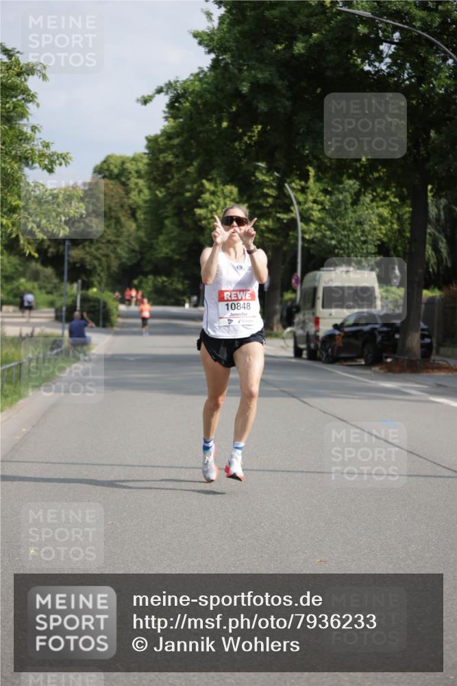 15.06.2025 - REWE Women's Run Jannik Wohlers http://msf.ph/oto/7936233 15.06.2025 08:42:25 Laufen 10848 meine-sportfotos.de
