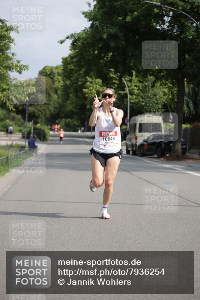 15.06.2025 - REWE Women's Run Jannik Wohlers http://msf.ph/oto/7936254 15.06.2025 08:42:25 Laufen 10848 meine-sportfotos.de