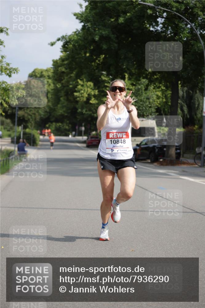15.06.2025 - REWE Women's Run Jannik Wohlers http://msf.ph/oto/7936290 15.06.2025 08:42:26 Laufen 10848 meine-sportfotos.de
