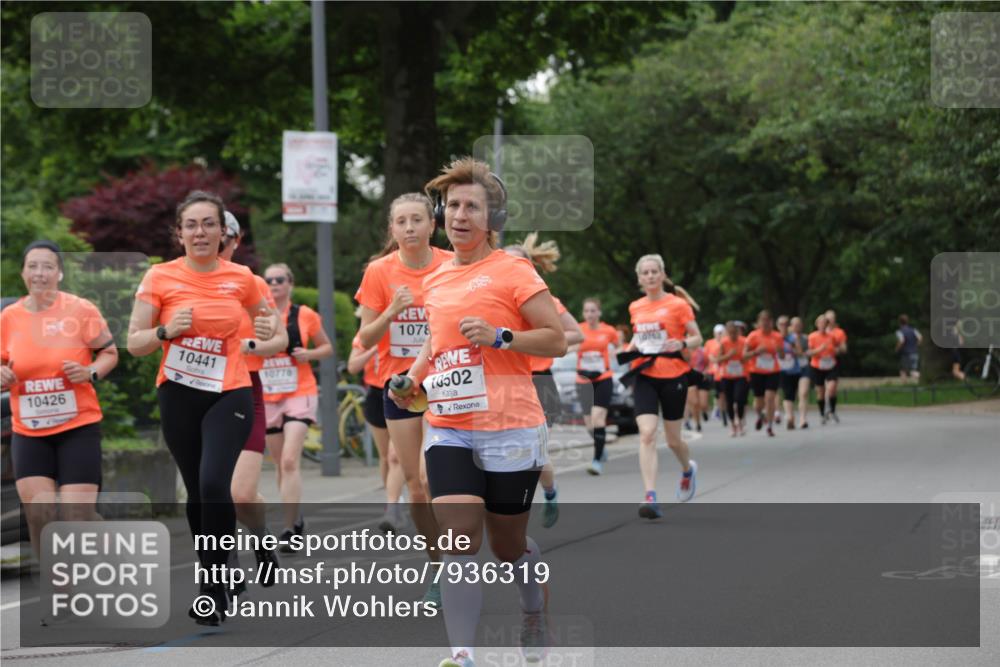 15.06.2025 - REWE Women's Run Jannik Wohlers http://msf.ph/oto/7936319 15.06.2025 08:26:29 Laufen 10441, 10778, 10426, 1078, 70502, 10762 meine-sportfotos.de