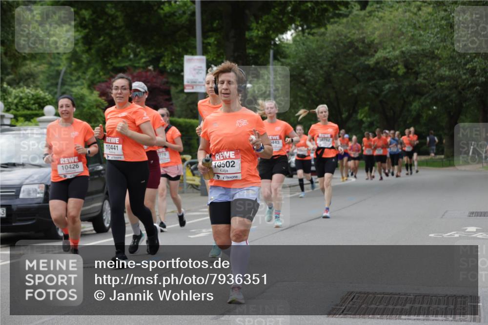 15.06.2025 - REWE Women's Run Jannik Wohlers http://msf.ph/oto/7936351 15.06.2025 08:26:30 Laufen 3, 7778, 10502, 10441, 10426, 10762, 443 meine-sportfotos.de