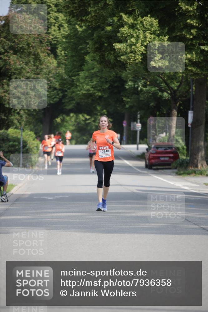 15.06.2025 - REWE Women's Run Jannik Wohlers http://msf.ph/oto/7936358 15.06.2025 08:42:37 Laufen 10248 meine-sportfotos.de