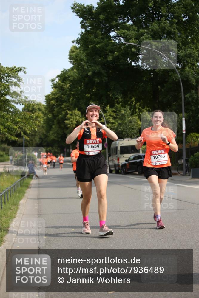 15.06.2025 - REWE Women's Run Jannik Wohlers http://msf.ph/oto/7936489 15.06.2025 09:54:19 Laufen 10554, 10765 meine-sportfotos.de