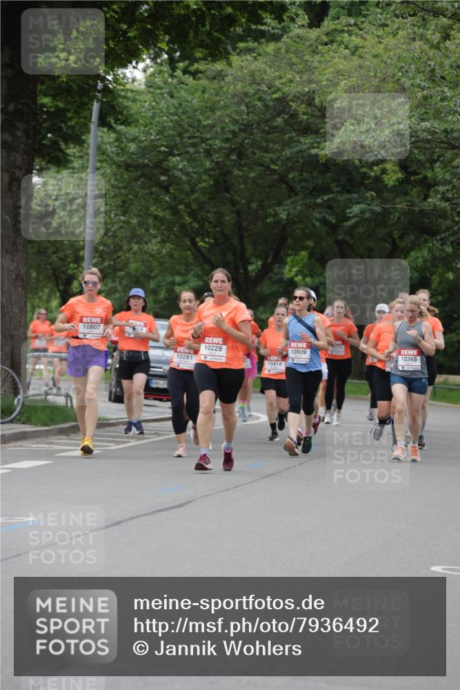 15.06.2025 - REWE Women's Run Jannik Wohlers http://msf.ph/oto/7936492 15.06.2025 08:26:36 Laufen 10807, 919, 271, 10229, 10809, 10365, 10281, 10414 meine-sportfotos.de