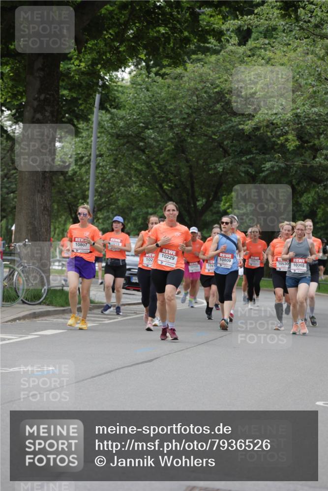 15.06.2025 - REWE Women's Run Jannik Wohlers http://msf.ph/oto/7936526 15.06.2025 08:26:37 Laufen 10807, 10229, 277 meine-sportfotos.de