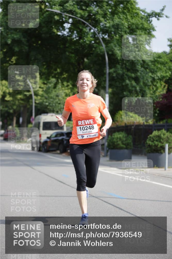 15.06.2025 - REWE Women's Run Jannik Wohlers http://msf.ph/oto/7936549 15.06.2025 08:42:44 Laufen 10248 meine-sportfotos.de