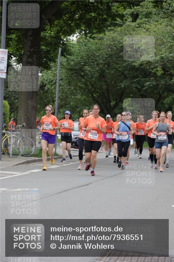 15.06.2025 - REWE Women's Run Jannik Wohlers http://msf.ph/oto/7936551 15.06.2025 08:26:37 Laufen 10807, 10229 meine-sportfotos.de