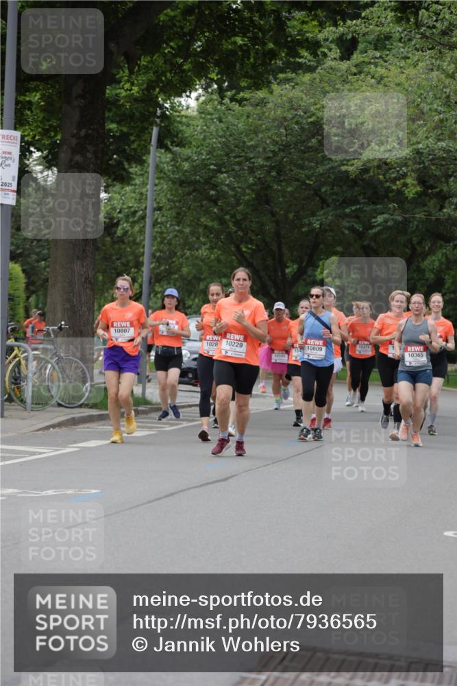 15.06.2025 - REWE Women's Run Jannik Wohlers http://msf.ph/oto/7936565 15.06.2025 08:26:37 Laufen 2025, 10807, 119, 1028, 10229, 10271, 10809, 104, 10365, 10103 meine-sportfotos.de