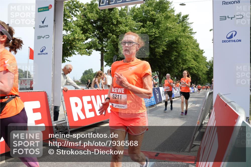 15.06.2025 - REWE Women's Run Strokosch-Dieckow http://msf.ph/oto/7936568 15.06.2025 11:09:43 Ziel 5010, 5094, 5141, 5173, 5193, 5211, 5493, 5494, 5605 meine-sportfotos.de