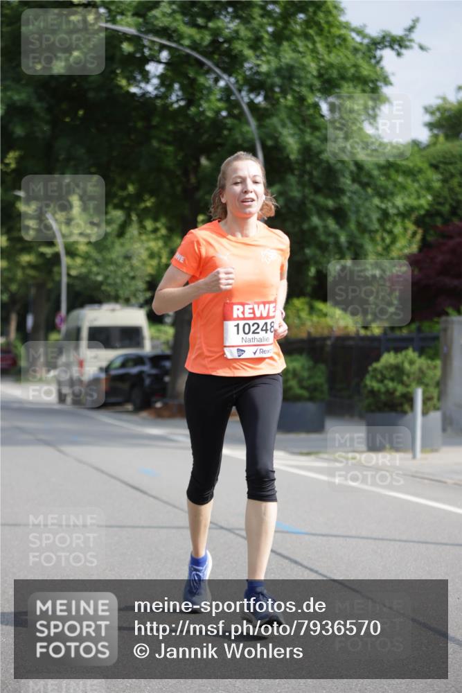 15.06.2025 - REWE Women's Run Jannik Wohlers http://msf.ph/oto/7936570 15.06.2025 08:42:44 Laufen 10248 meine-sportfotos.de