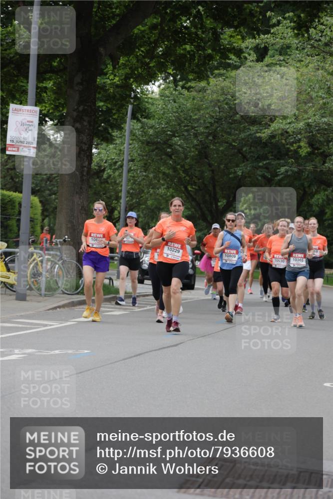 15.06.2025 - REWE Women's Run Jannik Wohlers http://msf.ph/oto/7936608 15.06.2025 08:26:37 Laufen 15, 2025, 108, 10229, 10809, 10365, 10530 meine-sportfotos.de