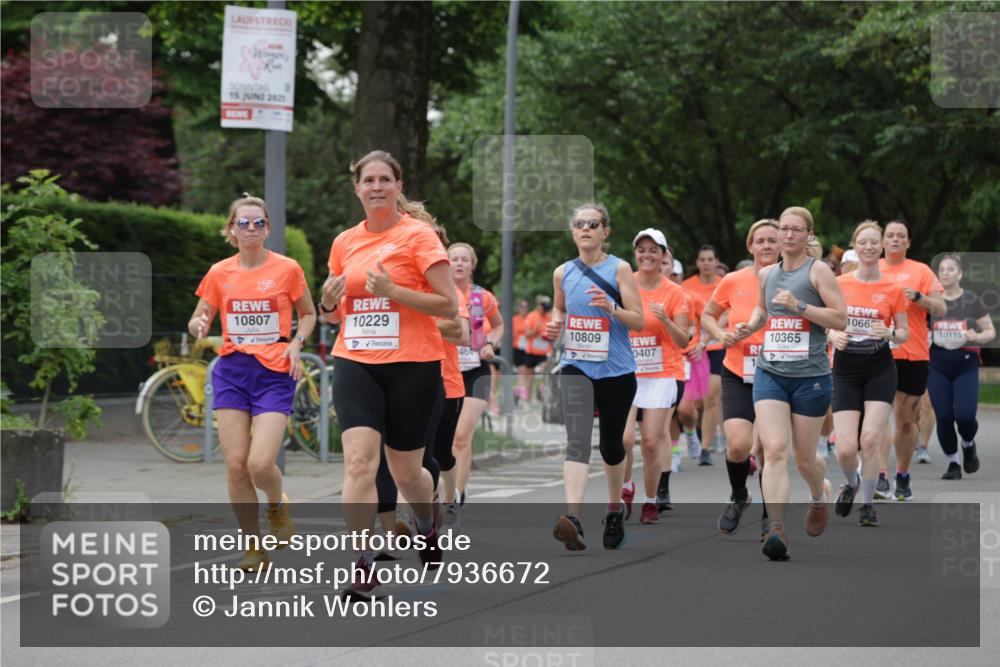 15.06.2025 - REWE Women's Run Jannik Wohlers http://msf.ph/oto/7936672 15.06.2025 08:26:40 Laufen 15, 2025, 10807, 10229, 464, 10809, 1066, 10115, 10365, 0407, 1 meine-sportfotos.de