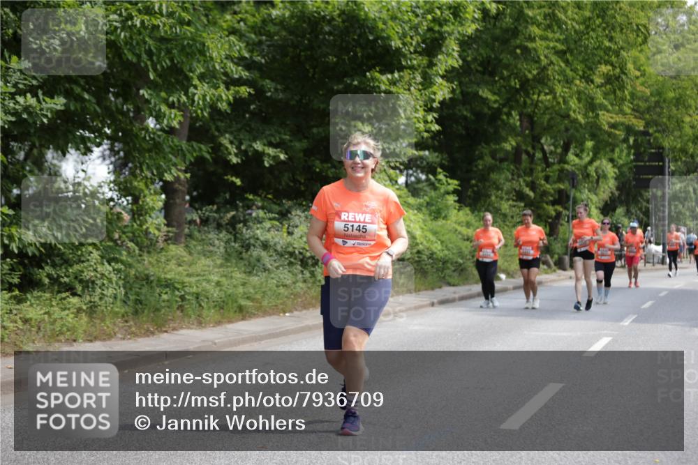 15.06.2025 - REWE Women's Run Jannik Wohlers http://msf.ph/oto/7936709 15.06.2025 10:13:34 Laufen 5145 meine-sportfotos.de
