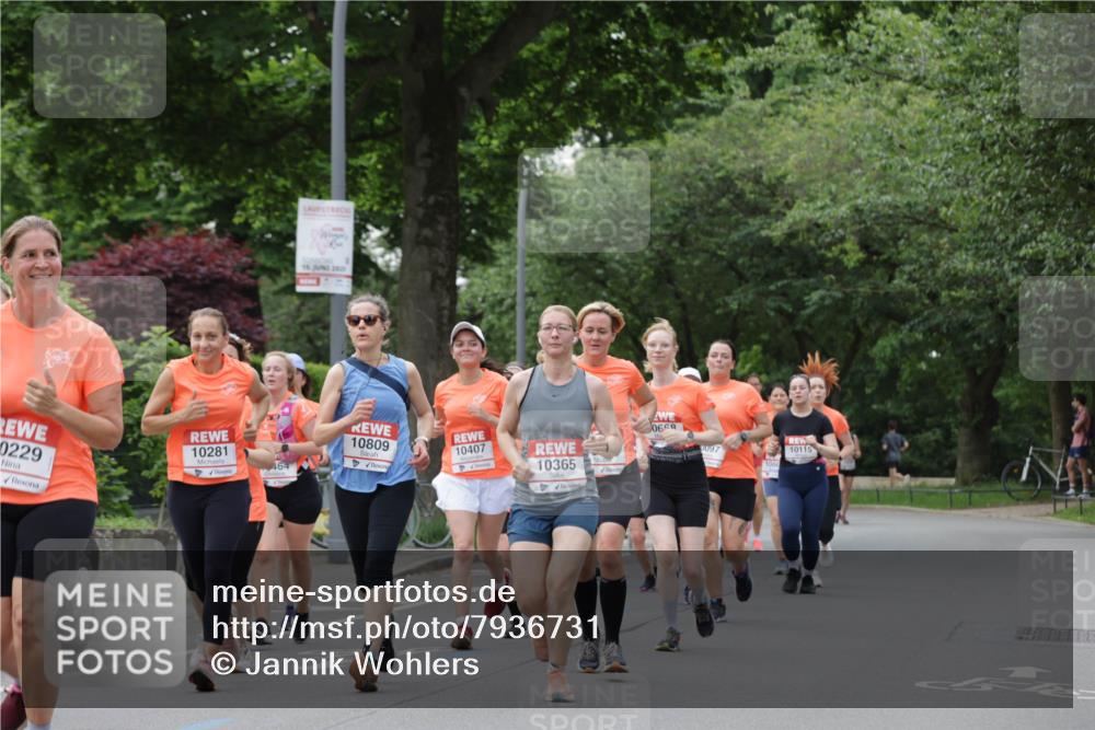 15.06.2025 - REWE Women's Run Jannik Wohlers http://msf.ph/oto/7936731 15.06.2025 08:26:42 Laufen 0229, 10281, 2021, 0668, 10809, 10407, 0097, 10115, 10365 meine-sportfotos.de