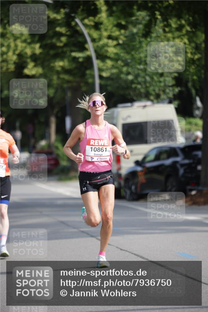 15.06.2025 - REWE Women's Run Jannik Wohlers http://msf.ph/oto/7936750 15.06.2025 08:42:53 Laufen 10861 meine-sportfotos.de