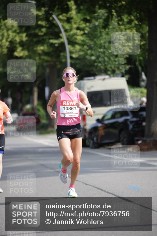 15.06.2025 - REWE Women's Run Jannik Wohlers http://msf.ph/oto/7936756 15.06.2025 08:42:53 Laufen 10861 meine-sportfotos.de