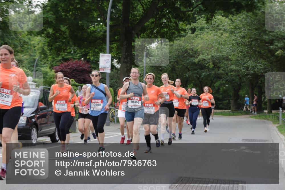 15.06.2025 - REWE Women's Run Jannik Wohlers http://msf.ph/oto/7936763 15.06.2025 08:26:43 Laufen 68, 2600, 10115, 10271, 10365, 0229, 10809, 10, 10530, 10281 meine-sportfotos.de