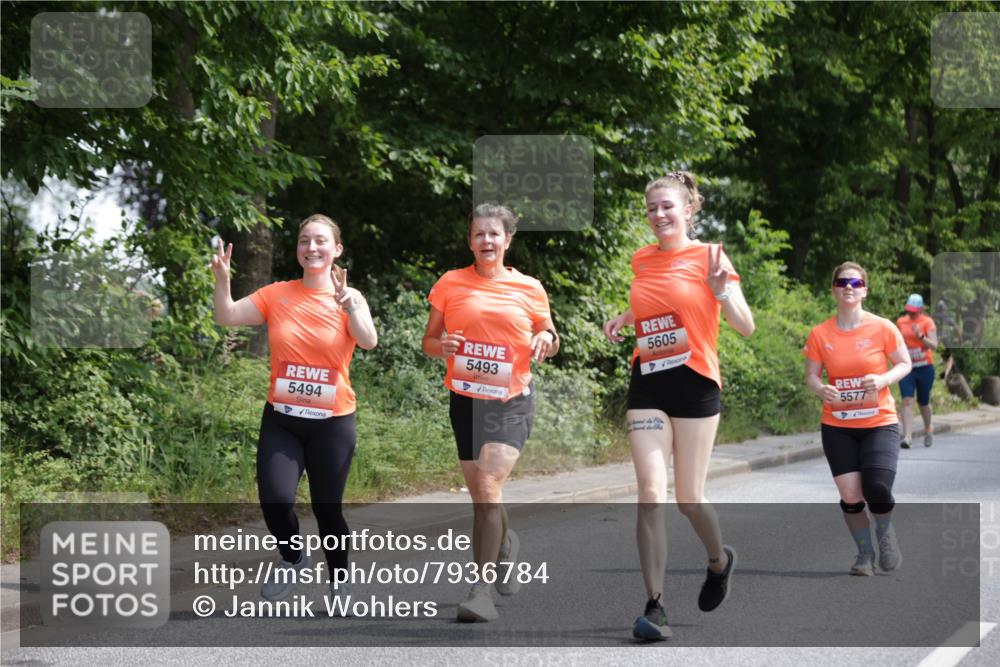15.06.2025 - REWE Women's Run Jannik Wohlers http://msf.ph/oto/7936784 15.06.2025 10:13:40 Laufen 5494, 5493, 5605, 5577 meine-sportfotos.de