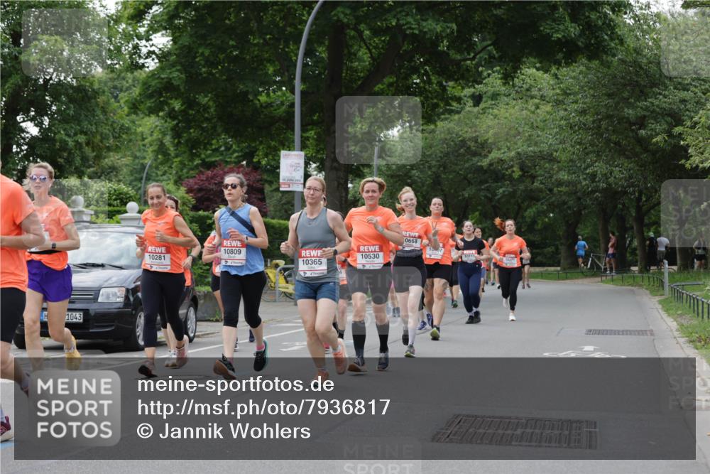 15.06.2025 - REWE Women's Run Jannik Wohlers http://msf.ph/oto/7936817 15.06.2025 08:26:43 Laufen 1043, 0668, 10, 97, 10809, 10530, 10115, 10281, 10271, 10365 meine-sportfotos.de