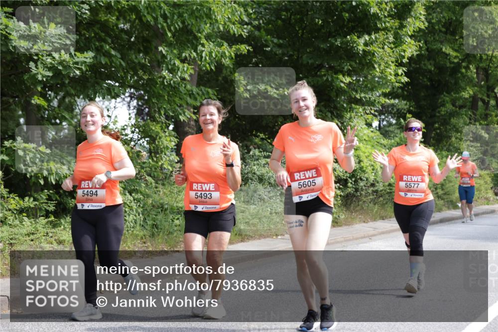 15.06.2025 - REWE Women's Run Jannik Wohlers http://msf.ph/oto/7936835 15.06.2025 10:13:41 Laufen 5494, 5493, 5605, 5577 meine-sportfotos.de